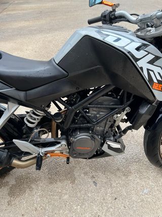 KTM Duke 125 Gris