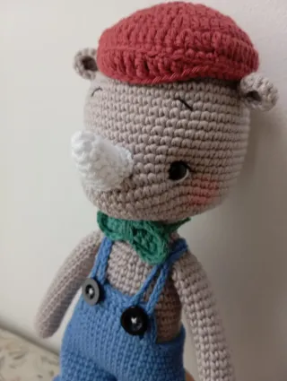 Rinoceronte amigurumi crochet hecho a mano