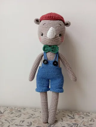Rinoceronte amigurumi crochet hecho a mano