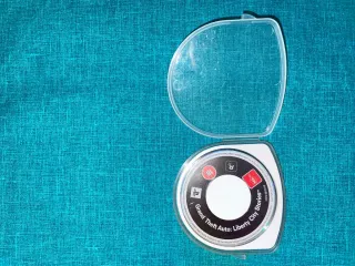 Sony PSP E1004 gris con funda, cargador y 3 juegos