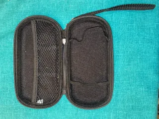 Sony PSP E1004 gris con funda, cargador y 3 juegos