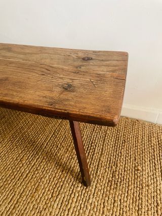 Antigua mesa de centro rústica de madera
