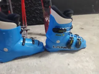 Attrezzatura sci completa (scarponi, sci e bastoncini)