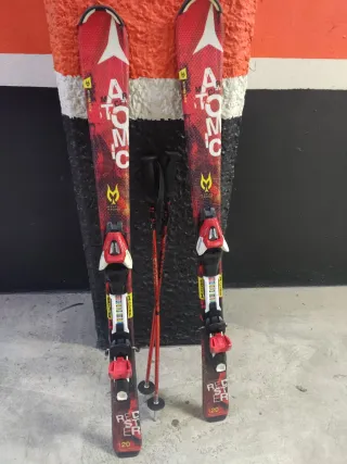 Attrezzatura sci completa (scarponi, sci e bastoncini)