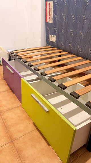Cama individual con cajones
