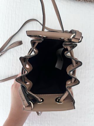 Bolso Uterqüe mini con etiqueta