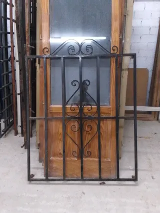 Reja de hierro forjado para ventana