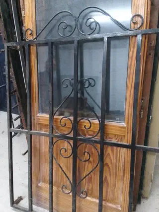 Reja de hierro forjado para ventana