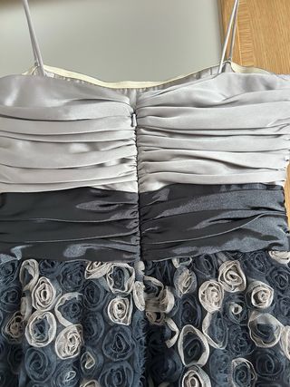 Vestido de fiesta gris y negro