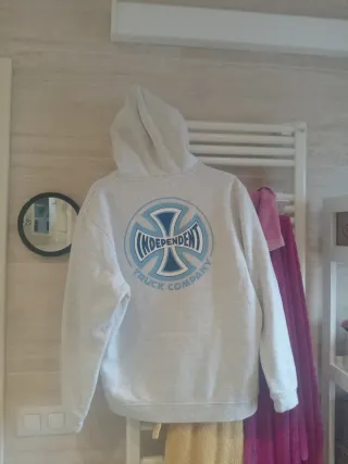 Sudadera Independent gris