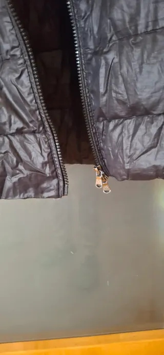 Plumas ligero negro Stradivarius