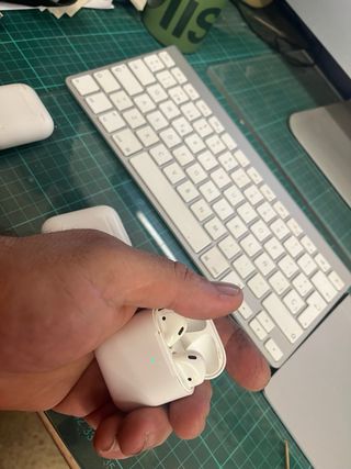 3 AirPods Originales Apple Blancos