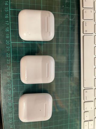3 AirPods Originales Apple Blancos