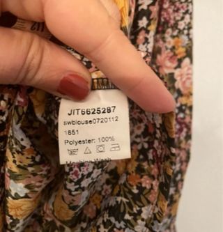 Blusa estampada floral talla L, nueva