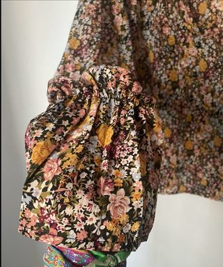 Blusa estampada floral talla L, nueva