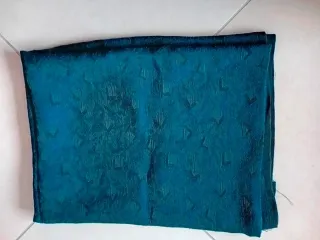 Tessuto blu con fantasia geometrica