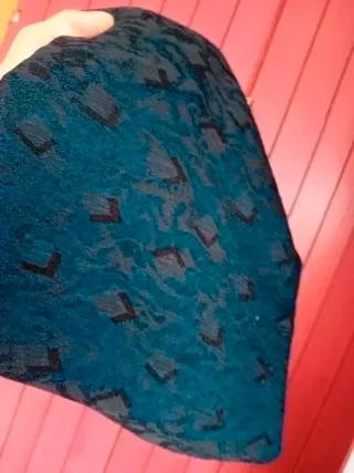 Tessuto blu con fantasia geometrica