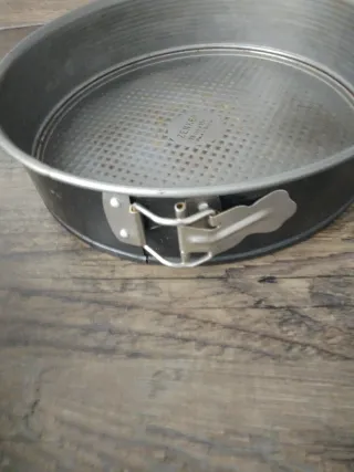 Moldes para hornear metálicos.