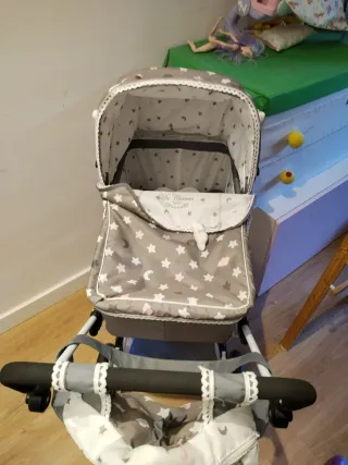 Cochecito de juguete con capota