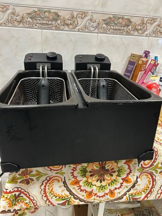 1 Freidora  Doble Aigostar 3L cada una
