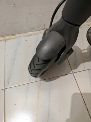 Patinete Xiaomi M365 - Ruedas macizadas, perfecto