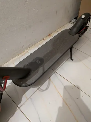 Patinete Xiaomi M365 - Ruedas macizadas, perfecto