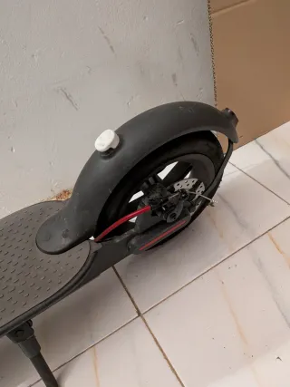 Patinete Xiaomi M365 - Ruedas macizadas, perfecto