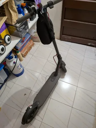 Patinete Xiaomi M365 - Ruedas macizadas, perfecto