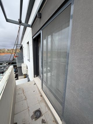 Puerta corredera PVC Gris Ral 7016