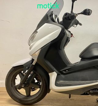 YAMAHA XMAX 125