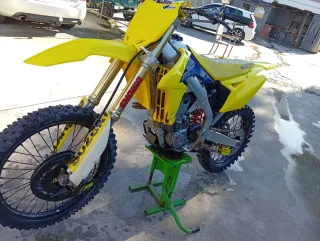Suzuki rmz
