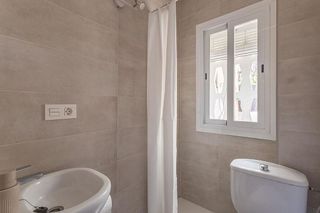 Chalet en venta en Zubia (La)