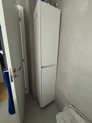 Armario columna baño blanco