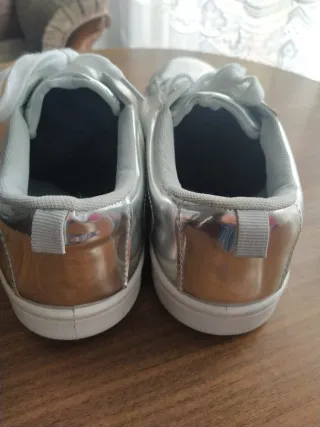 Zapatillas plateadas