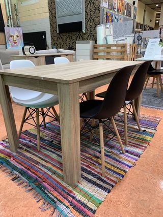 Mesa MIRA SH + Sillas NORUEGA