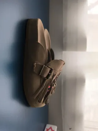 Zapatos planos ante con flecos y abalorios