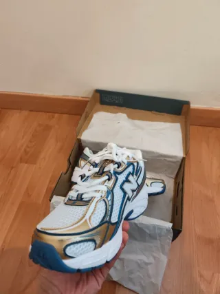 Tênis New Balance 740 - Dourado e Branco