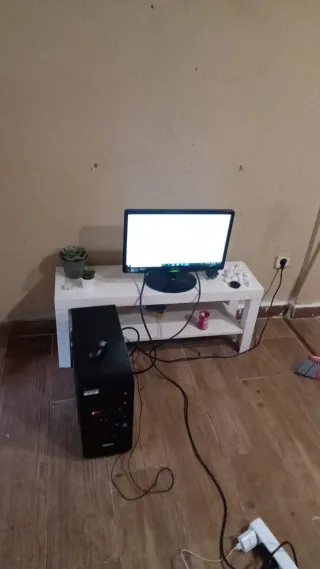 Ordenador Hiditec Negro con monitor regalo