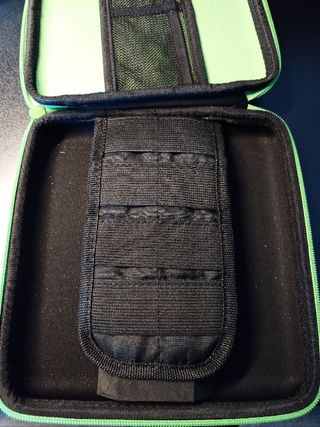 Funda Dardos Harrows Blaze Negra y Verde