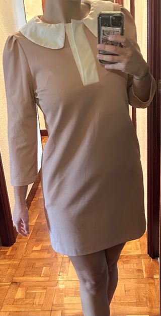 Vestido rosa con cuello blanco