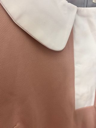 Vestido rosa con cuello blanco