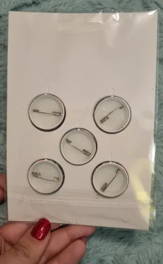 Kreator Conjunto de Crachás e Porta-chaves