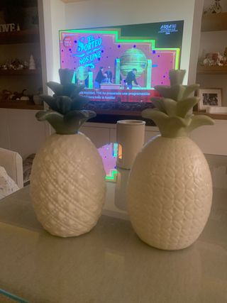 Figura piña cerámica decorativa 2 piñas 25 cm alto