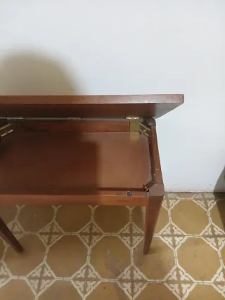 Mesa escritorio pequeña de madera
