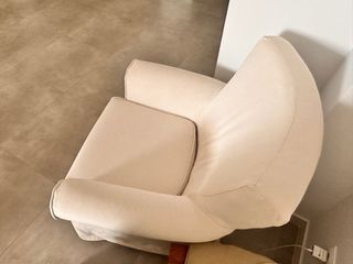 Sillón de tela blanco roto marfil