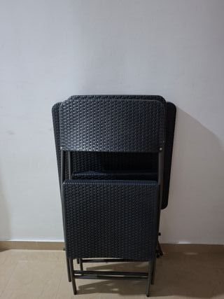 Mesa y 2 Sillas Plegables Negras