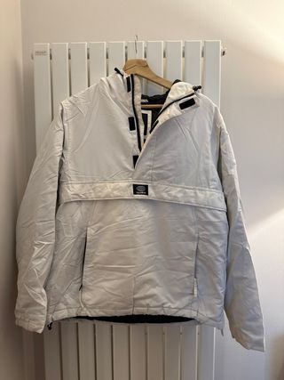 Chaqueta Anorak Pull and Bear Blanca