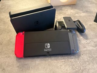 Nintendo Switch OLED negro y Rojo