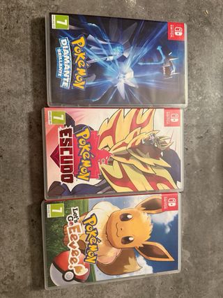 Nintendo Switch OLED + 3 giochi Pokémon