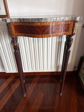 Mesa auxiliar mármol y madera